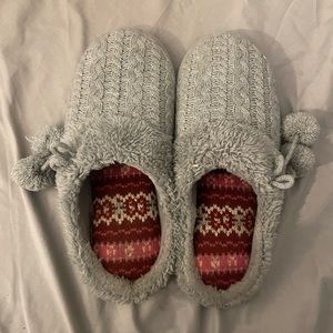 2/$20💕Gray slippers